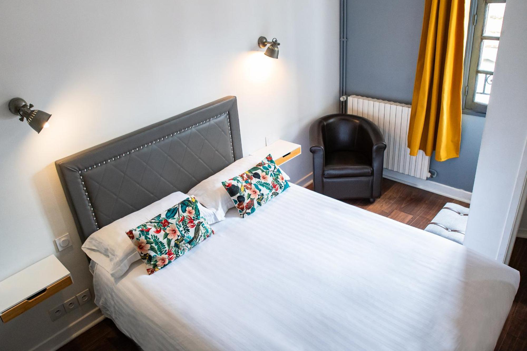 Hotel Le Port Neuf Bayonne Bagian luar foto