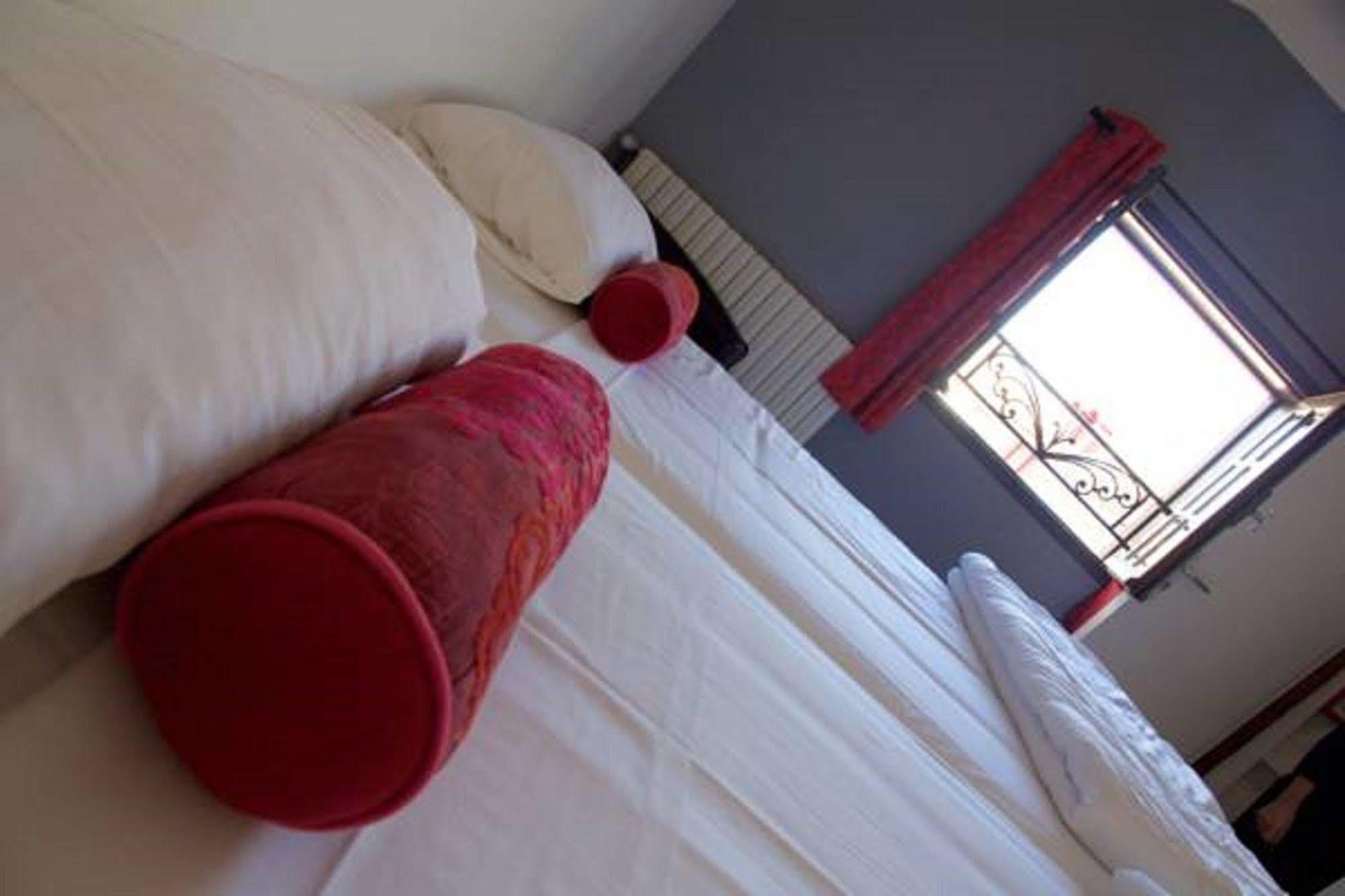 Hotel Le Port Neuf Bayonne Bagian luar foto