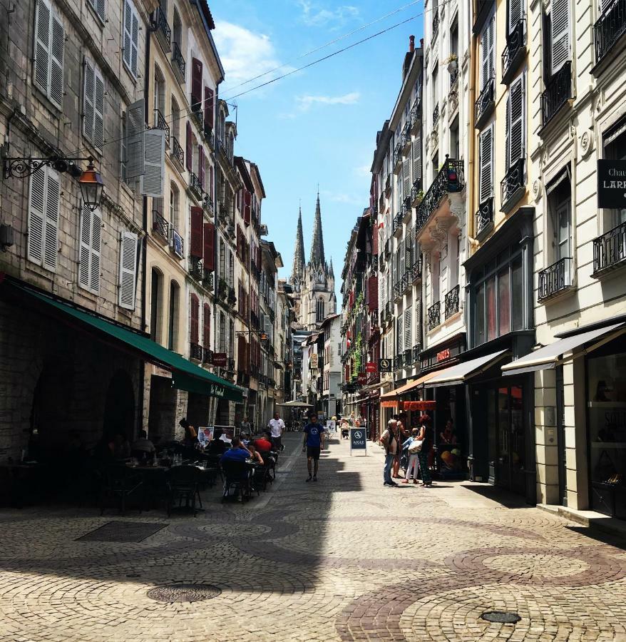 Hotel Le Port Neuf Bayonne Bagian luar foto